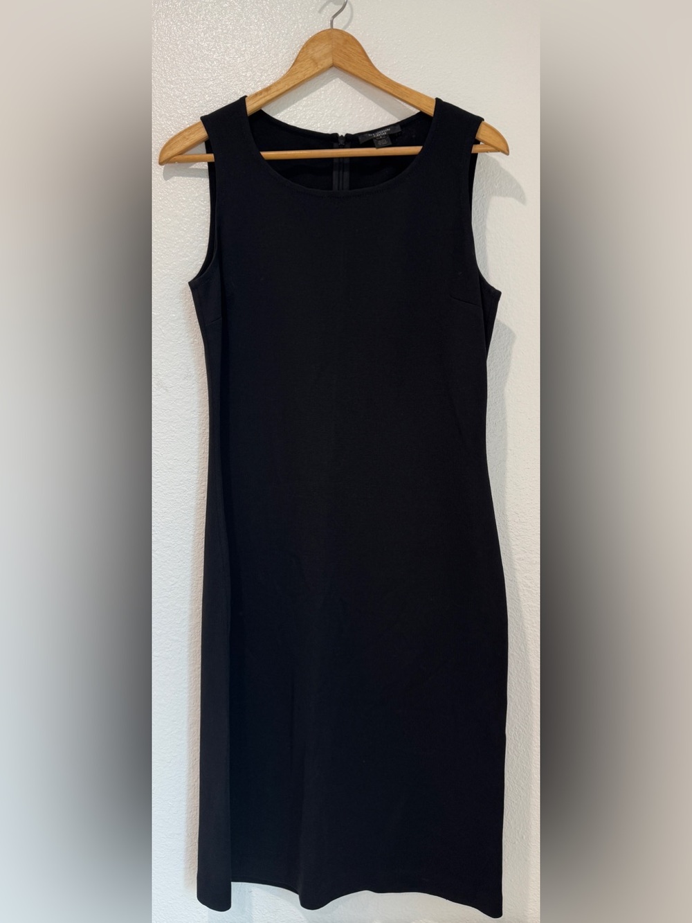 St. John Caviar Wool Blend Black Sleeveless Midi Sheath Dress Classic LBD 8